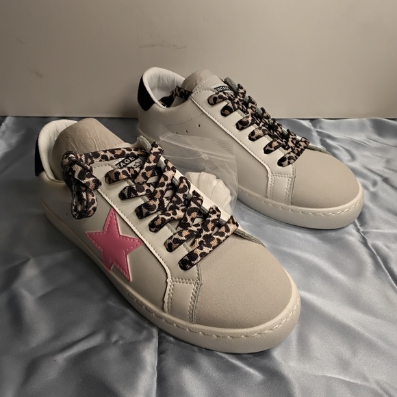 Vintage Havana Other - Vintage Havana Women's Sneakers with Pink Star and Leopard Laces